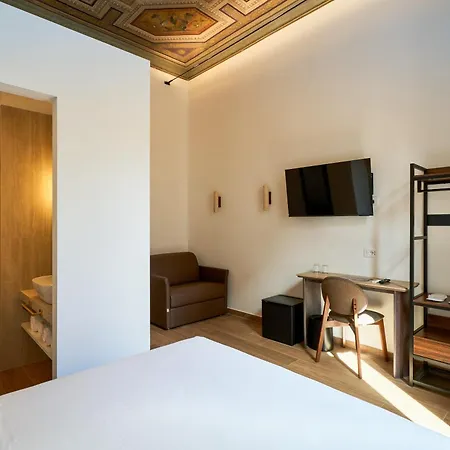 בית הארחה Fantini Rooms- Fori Imperiali 4*