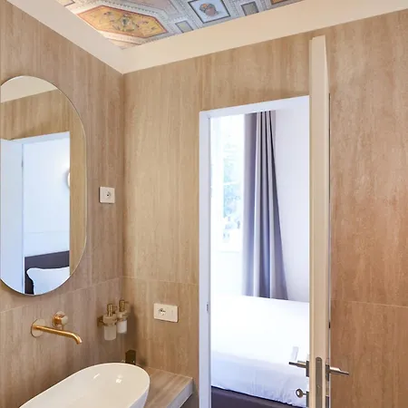 בית הארחה Fantini Rooms- Fori Imperiali 4*