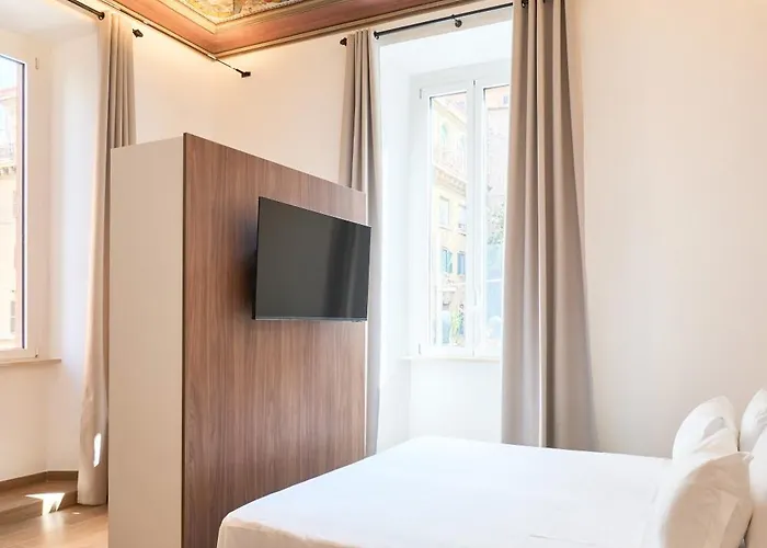 Πανσιόν Fantini Rooms- Fori Imperiali 4*